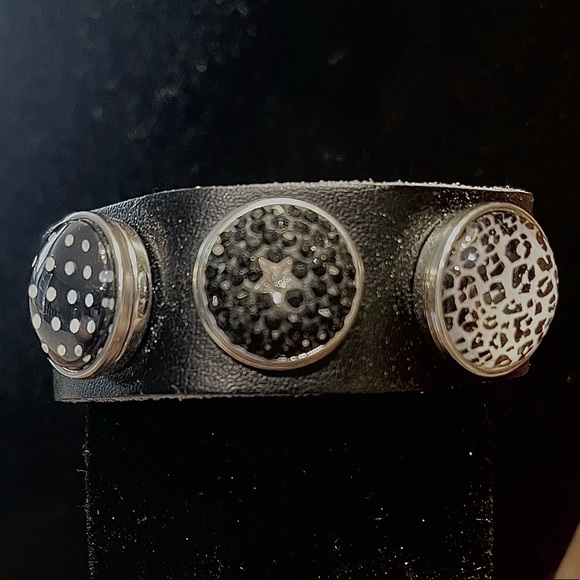 Paper Doll ROCK Cuff - Picture 5 of 11